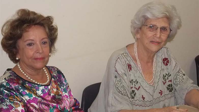 Vera Maria Almeida Rodrigues Costa, professora e presidente do CECP ao lado da folclorista Angela Savastano