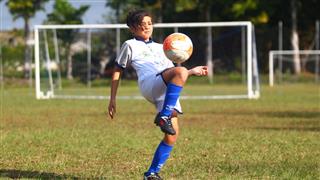 Nos gramados, Natanaeli Oliveira de Oliveira, 11 anos, se destacou e foi efetivada no time de futebol feminino para jogadoras até 13 anos