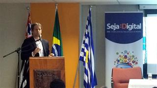 Com a assinatura do Termo de Cooperação, a Prefeitura de São José se compromete a apoiar o processo de digitalização