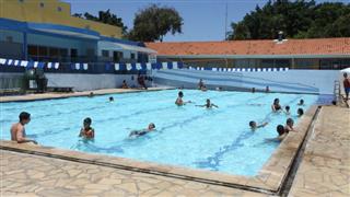 As piscinas abrangidas pelo Projeto Verão são sempre supervisionadas por monitores e salva-vidas 