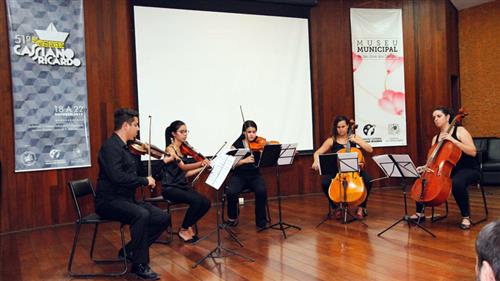  O Projeto Arcos & Cordas Vocais reúne um tenor e instrumentistas consagrados do Vale do Paraíba
