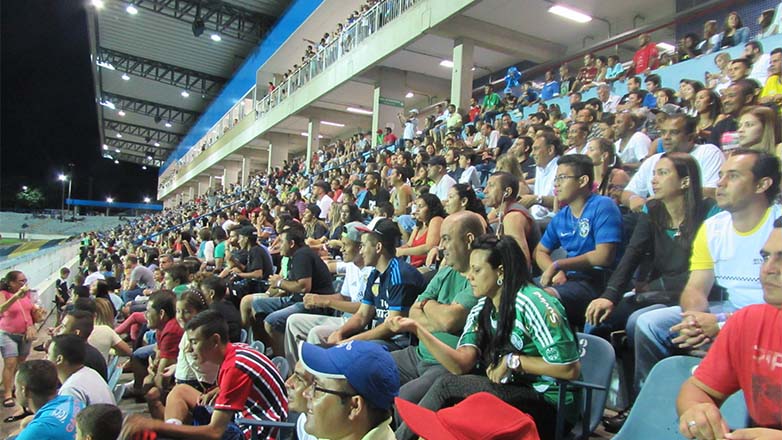 O Fundo Social de Solidariedade recebeu a doação de 2 mil itens de alimentos durante o jogo Solidário, realizado na sexta-feira
