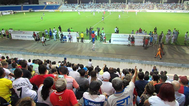 O Fundo Social de Solidariedade recebeu a doação de 2 mil itens de alimentos durante o jogo Solidário, realizado na sexta-feira