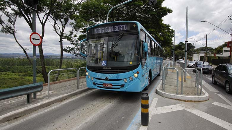Prefeitura preparou um esquema especial de trânsito e vai reforçar o atendimento do transporte público durante este final de ano.