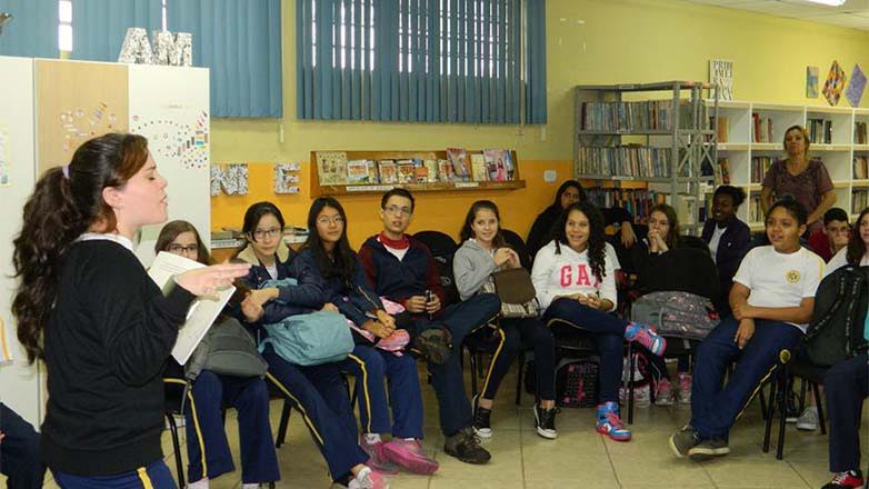 As contações são feitas geralmente em eventos nas escolas. “Participam os alunos que não estão de recuperação,para incentivar aos demais