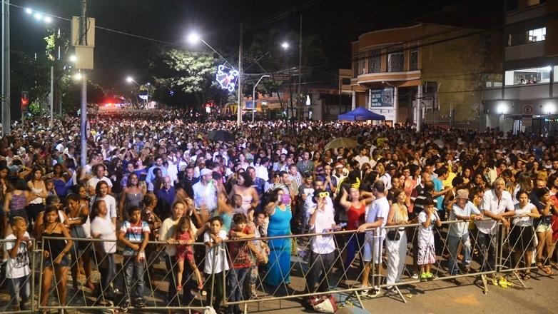 A festa da virada de ano teve a presença de 10 mil pessoas no Banhado  de São José e contou com talentos regionais no palco.