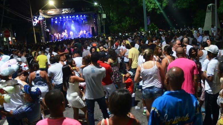 A festa da virada de ano teve a presença de 10 mil pessoas no Banhado  de São José e contou com talentos regionais no palco.