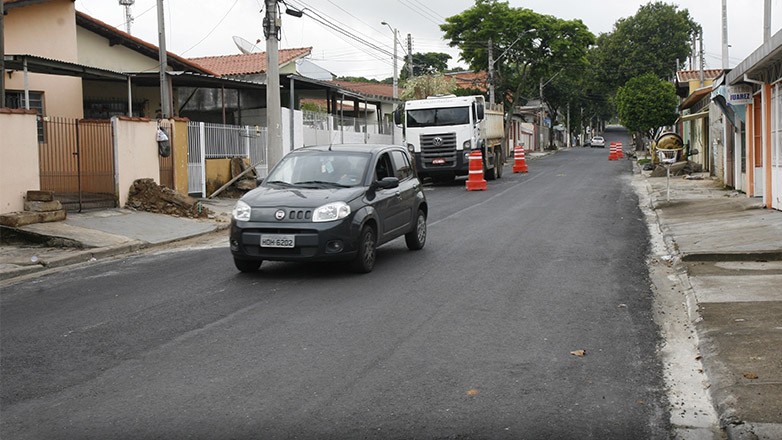  Estão sendo investidos cerca de R$ 848 mil para o recapeamento e reforço de asfalto em cerca de 1,2 quilômetros de vias