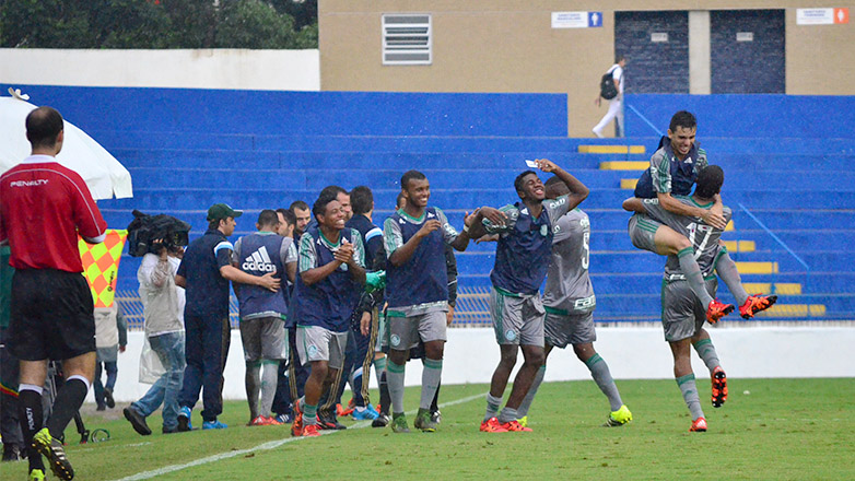 Lance do jogo entre Palmeiras e Sampaio Corrêa