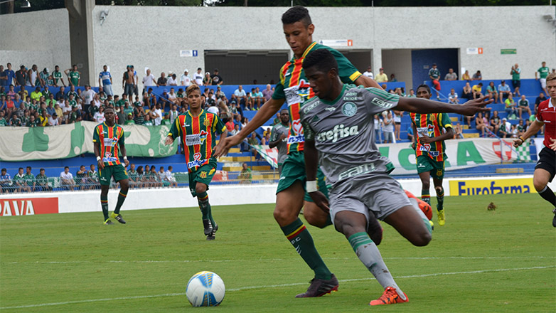 Lance do jogo entre Palmeiras e Sampaio Corrêa