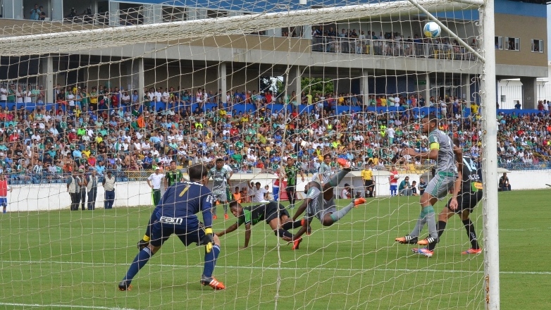 Cerca de 7600 pagantes acompanharam o empate em 1 a 1 no tempo regulamentar e a vitória, nos pênaltis, dos mineiros por 5 a 4