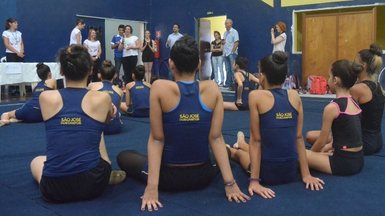 O curso para atletas e técnicas da modalidade começou nesta quarta-feira e vai até sábado, no Clube Recreativo Orion, no Monte castelo