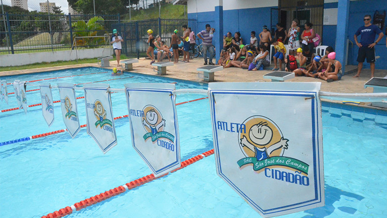 Programa Atleta Cidadão recebe 21 nadadores