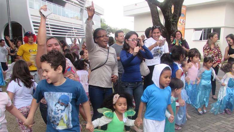Oficina de Carnaval e matinê agitam o Centro da Juventude 