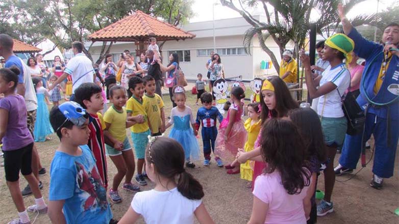 Oficina de Carnaval e matinê agitam o Centro da Juventude 