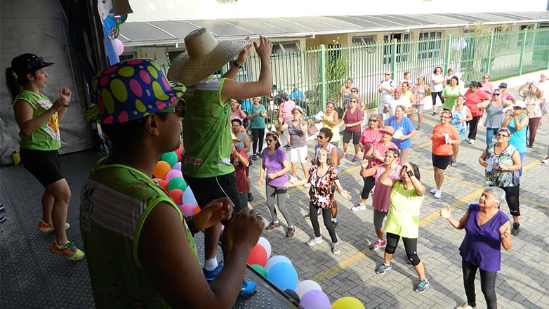 Trio Elétrico alegra manhã de Férias da Casa Leste 