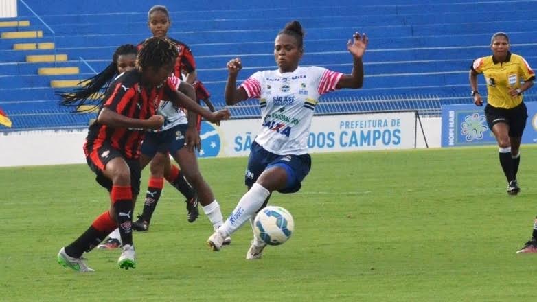 O São José demonstrou uma postura agressiva desde o início e encontrou o gol.O Vitória pouco apresentou de bom futebol