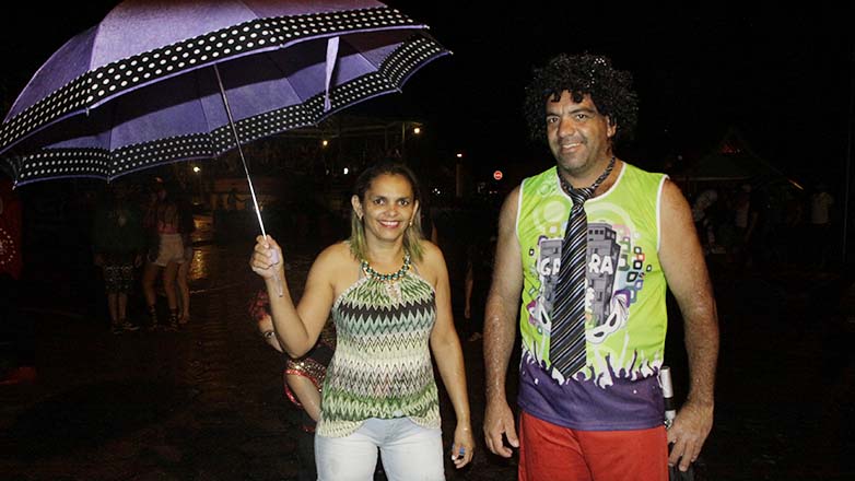 Imagens mostram o público na primeira noite de Carnaval de São Francisco Xavier 