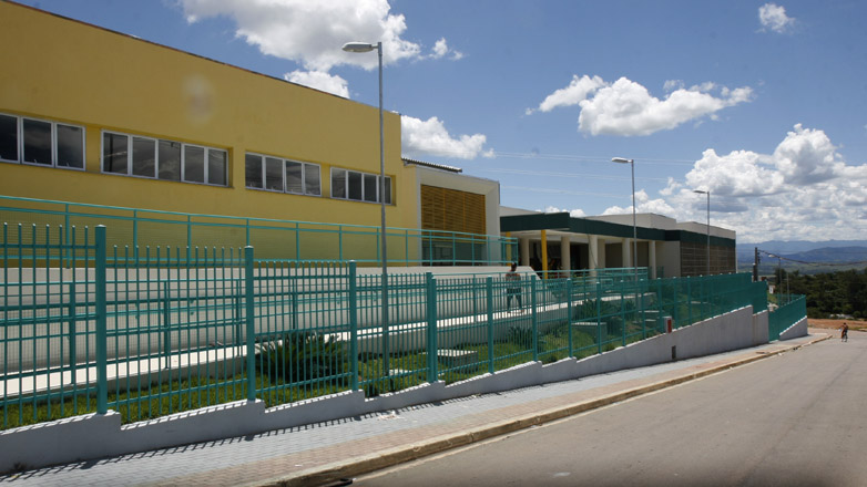 A escola tem capacidade para atender até 900 alunos do 1º ao 9º ano. A unidade já está em funcionamento desde o dia 11