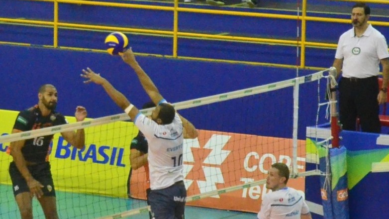 São José Vôlei perde, mas mantém esperança de classificação na Superliga