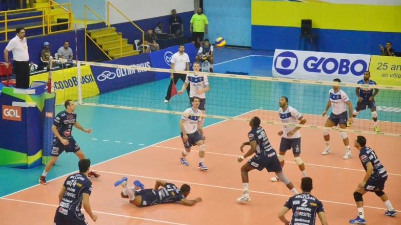Jogo entre a equipe do São José Vôlei e Taubaté