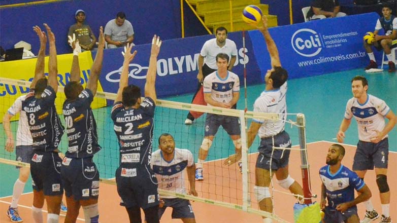 Jogo entre a equipe do São José Vôlei e Taubaté