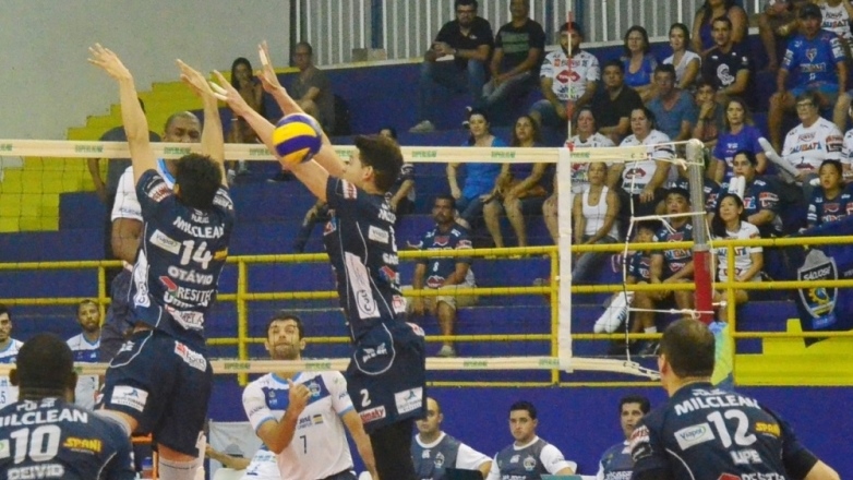 Jogo entre a equipe do São José Vôlei e Taubaté