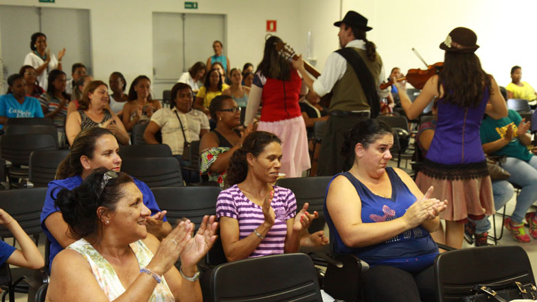 Comemoração ao Dia da Mulher reúne cerca de 300 bolsistas