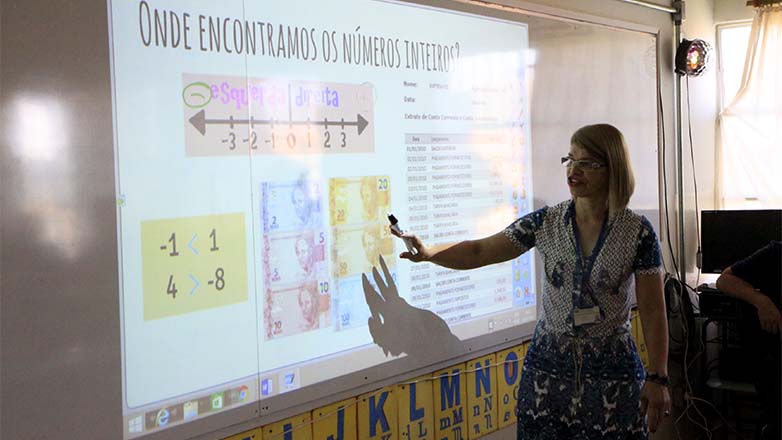 Alunos das escolas municipais que receberam o programa Escola Interativa