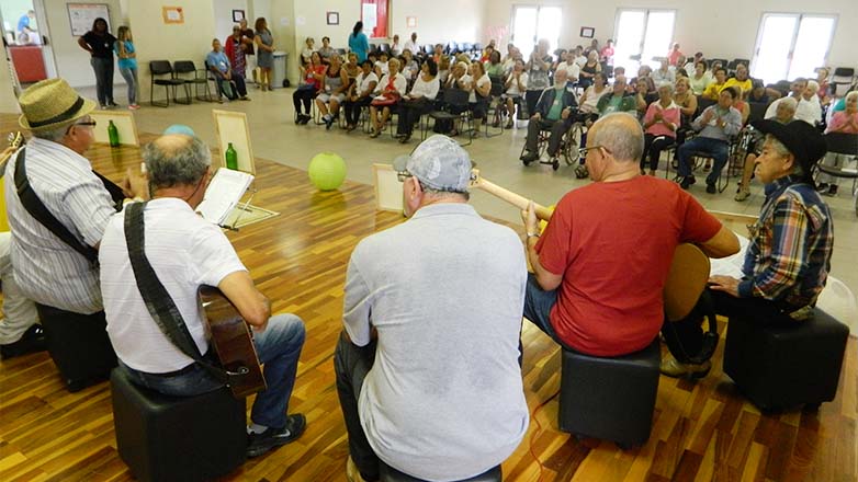 Encontro dos idosos para o projeto Sarau