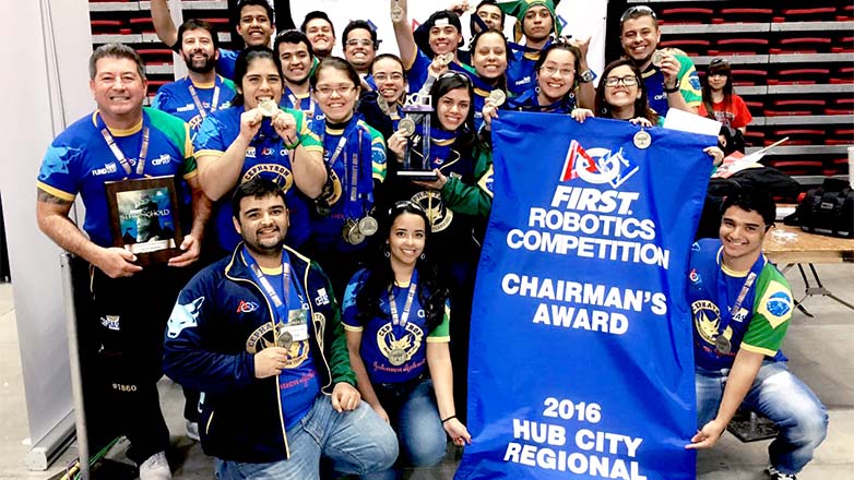 Equipe Cephatron é recebida com festa pelos prêmios em evento de robótica  