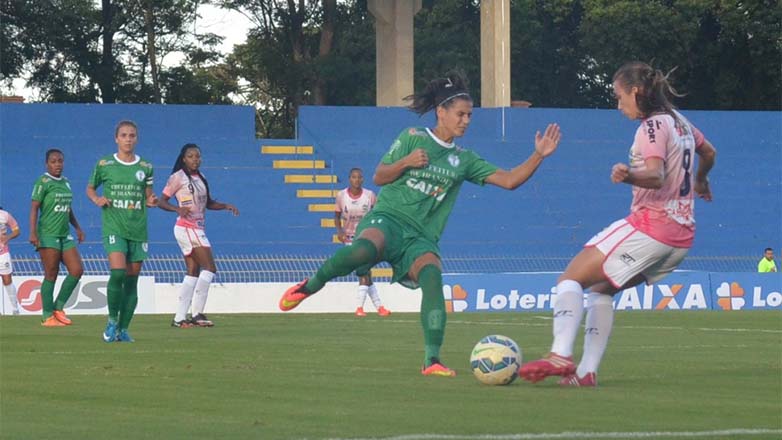 As meninas do São José venceram o Iranduba (AM) no Estádio Martins Pereira, por 4 a 0 e deram um show de bola