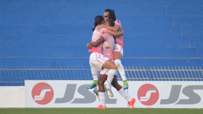 As meninas do São José venceram o Iranduba (AM) no Estádio Martins Pereira, por 4 a 0 e deram um show de bola