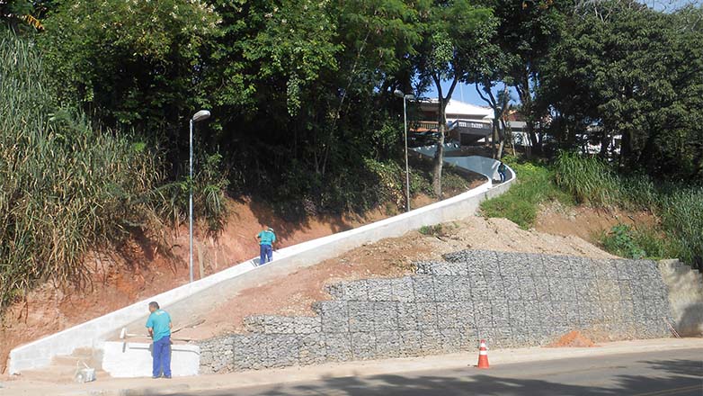 Prefeitura revitaliza escadão da Vila Paiva