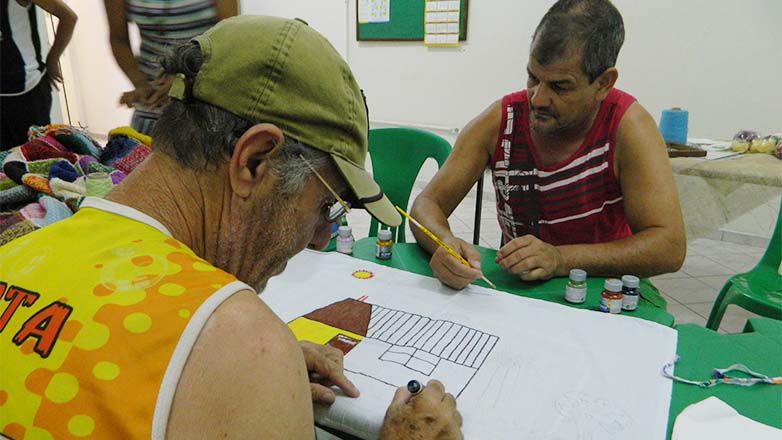 Atendidos pelos Abrigos participam de Oficinas de Artesanato 