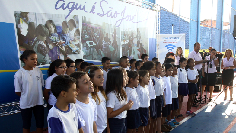 As EMEFS Prof. Sebastiana Cobra, no Jd das Indústrias, e Prof. Therezinha do Menino Jesus agora têm Escola Interativa