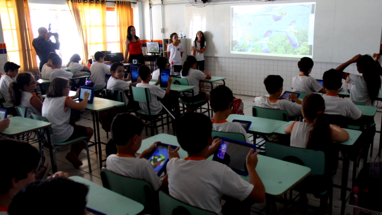 As EMEFS Prof. Sebastiana Cobra, no Jd das Indústrias, e Prof. Therezinha do Menino Jesus agora têm Escola Interativa