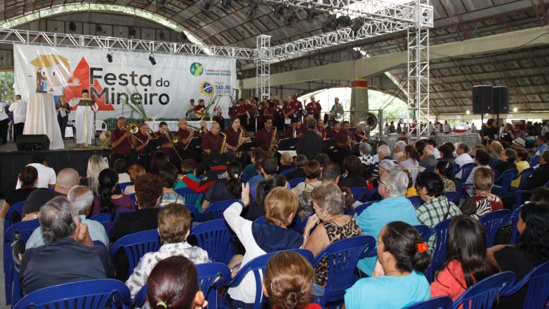 Durante todo o dia, o público poderá conferir atrações musicais, religiosas e culturais.