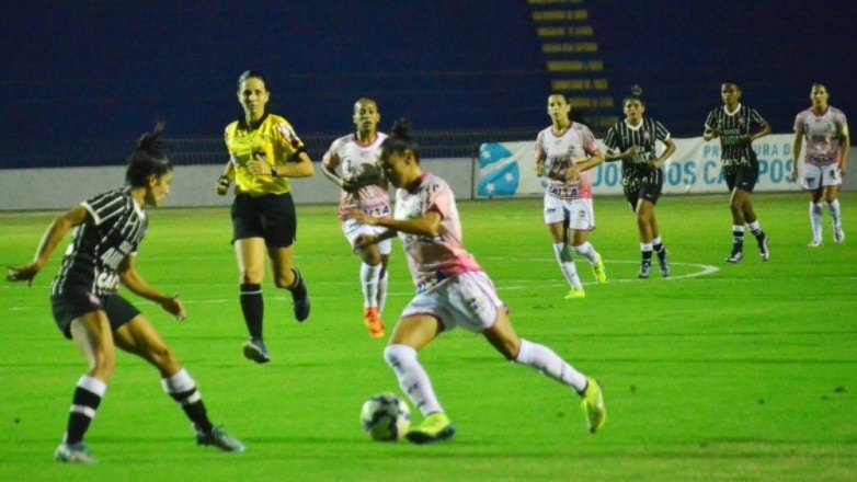 Lances do jogo entre São José e Corinthians