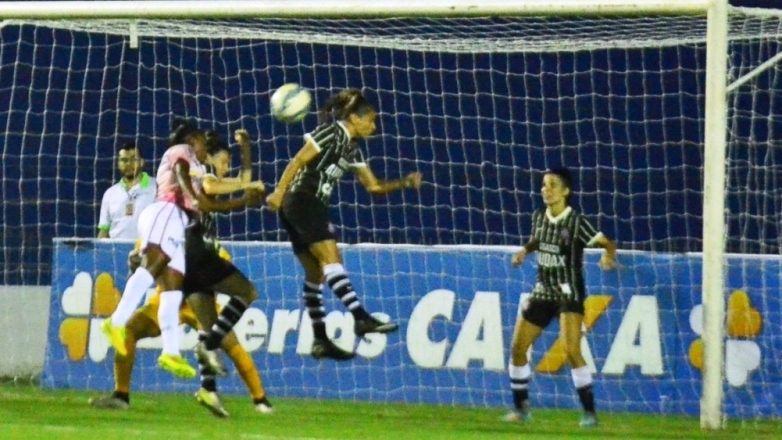 Lances do jogo entre São José e Corinthians