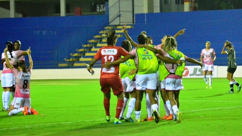 Lances do jogo entre São José e Corinthians