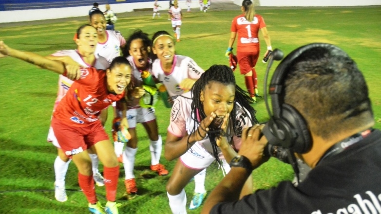 Lances do jogo entre São José e Corinthians