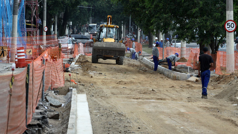 Obras do Novo Centro avançam para a pavimentação da Rui Dória