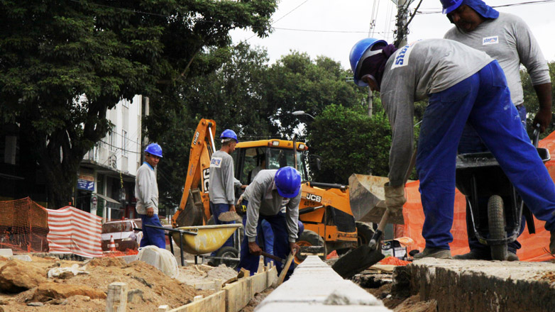 Obras do Novo Centro avançam para a pavimentação da Rui Dória