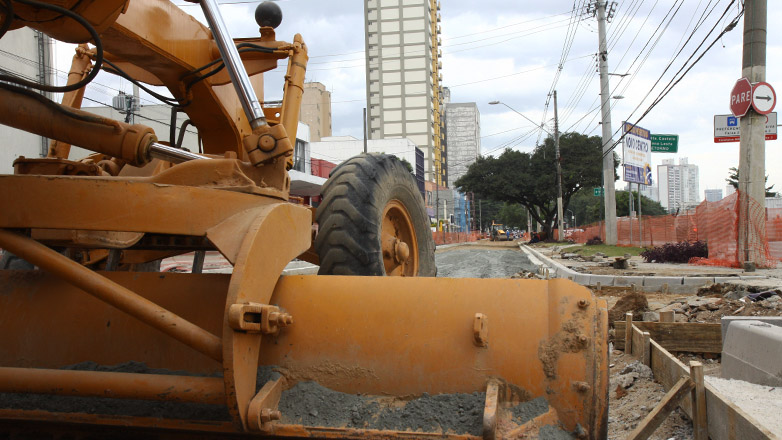 Obras do Novo Centro avançam para a pavimentação da Rui Dória