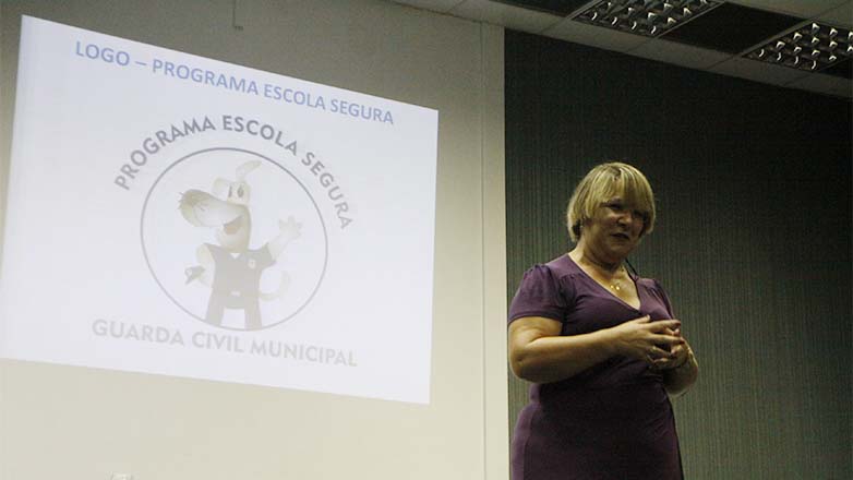 O desenho escolhido é de um cão com a farda da GCM, que associa a figura do guarda a um amigo profissional, fiel e protetor.