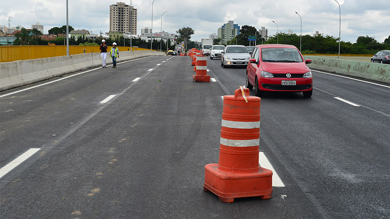 Novas faixas do Viaduto Kanebo são sinalizadas