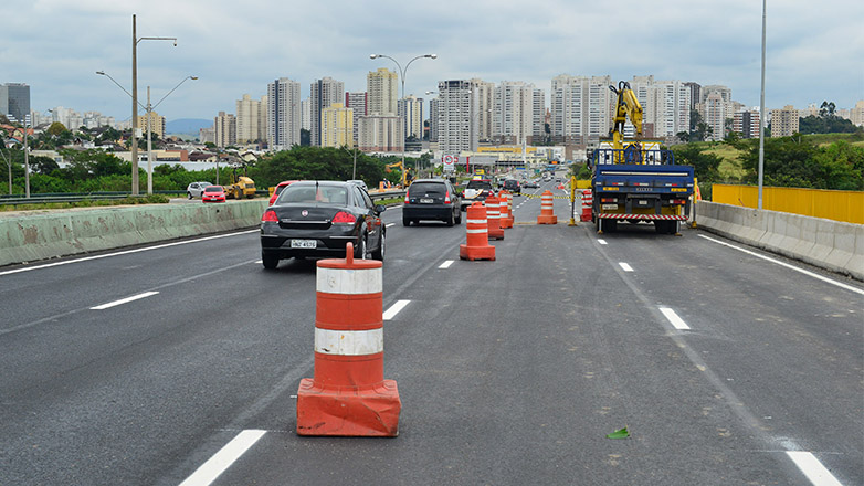 Novas faixas do Viaduto Kanebo são sinalizadas