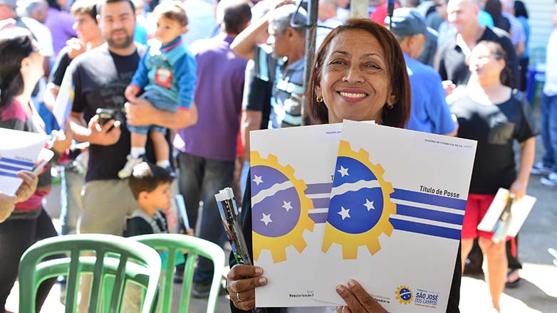 Moradores do Boa Esperança 1, 2 e 3 recebem títulos de posse de imóveis