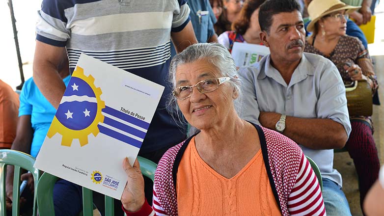 Moradores do Boa Esperança 1, 2 e 3 recebem títulos de posse de imóveis